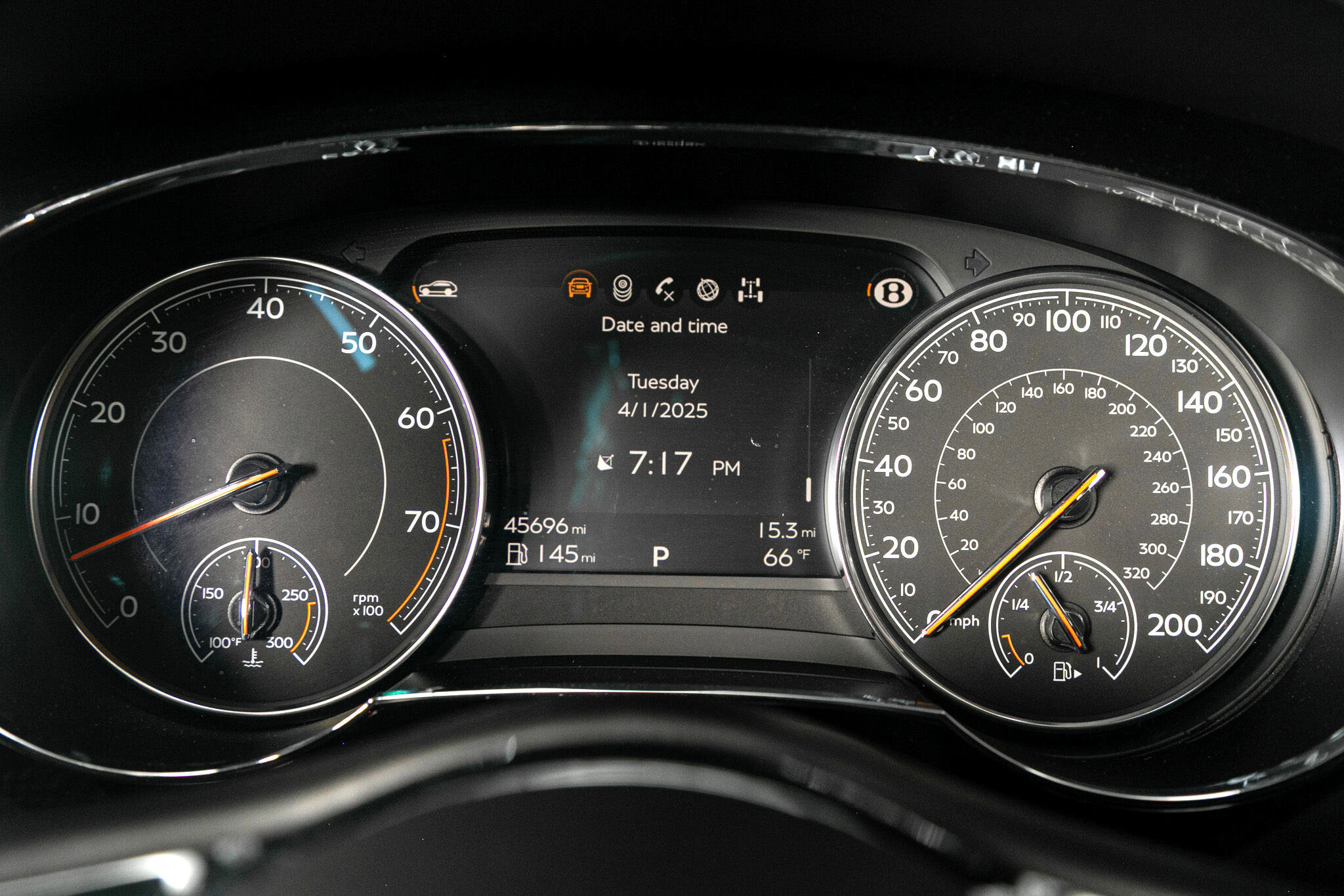 Used 2017 Bentley Bentayga image 12