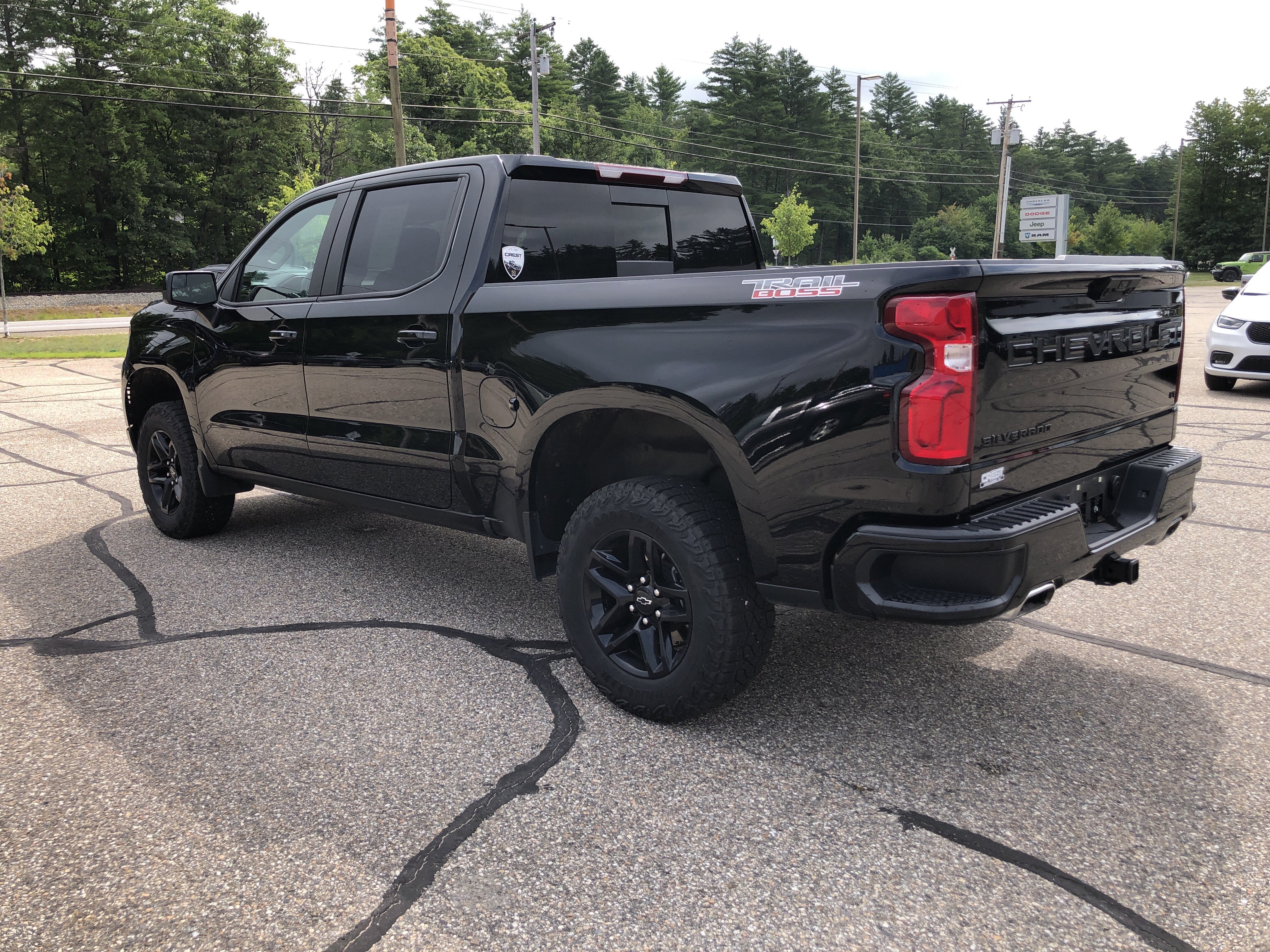 Used 2025 Chevrolet Silverado 1500 LT Trail Boss w/ Convenience Package II AWD/4WD image 5