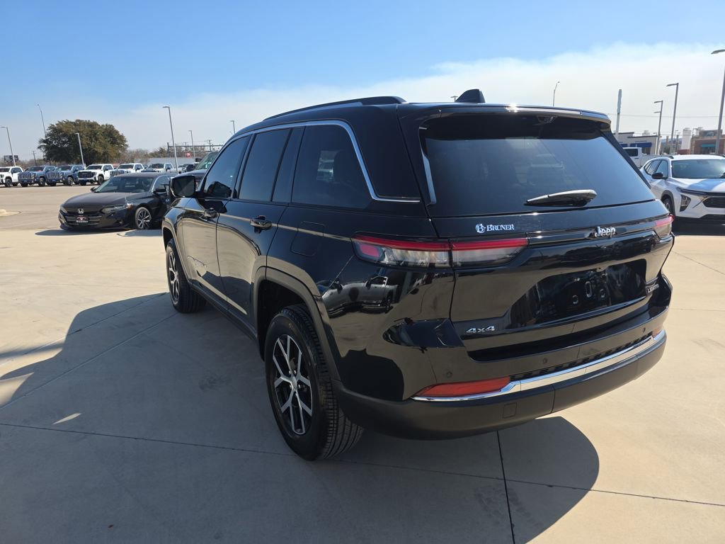 Used 2023 Jeep Grand Cherokee Limited w/ Luxury Tech Group II image 17