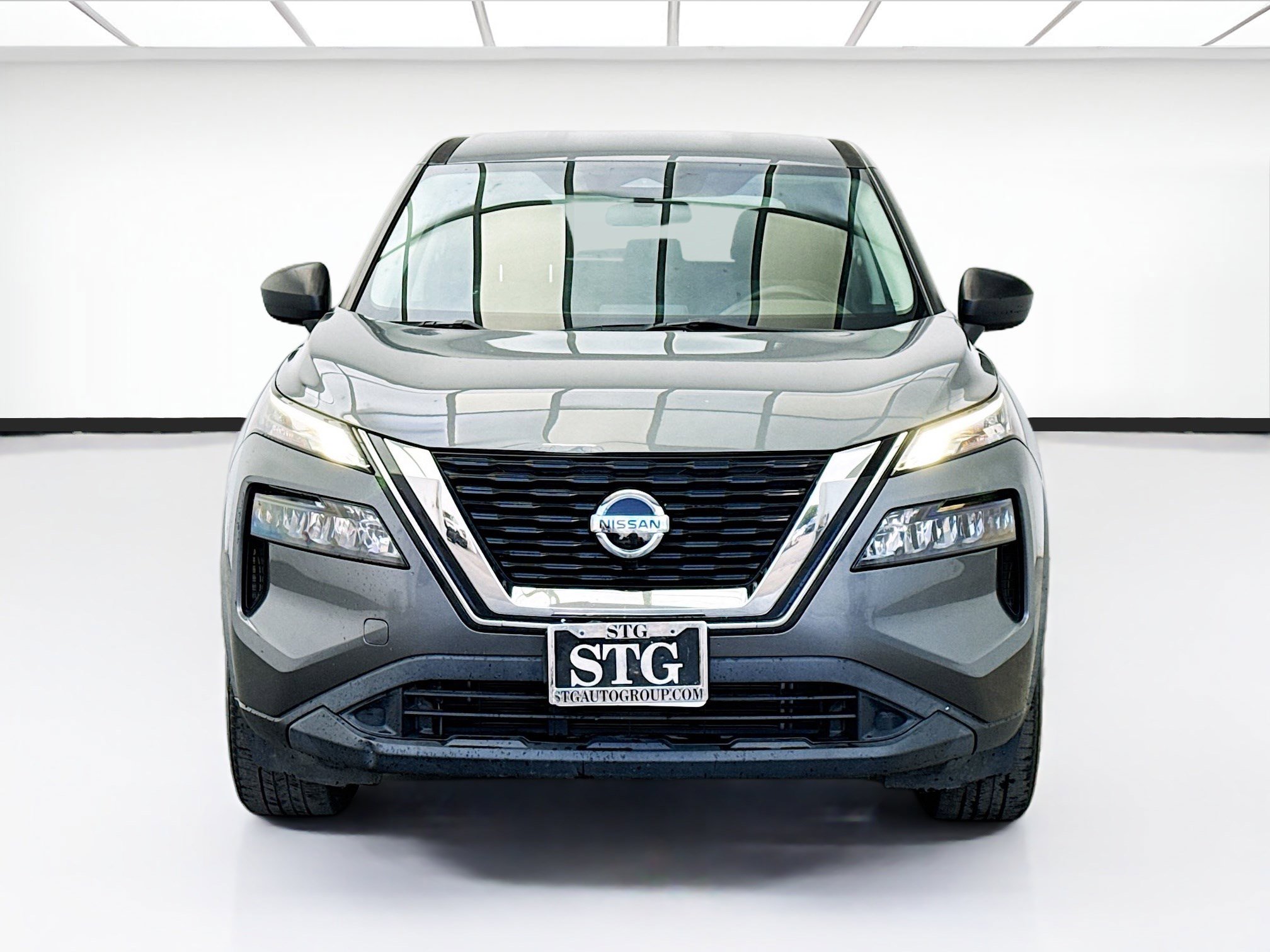 Used 2021 Nissan Rogue S FWD image 2
