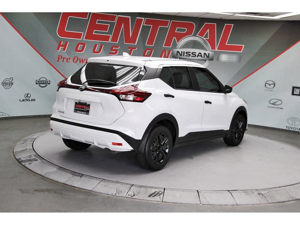 Certified 2025 Nissan Kicks Play S FWD image 5