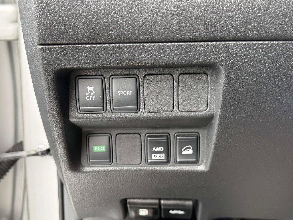 Used 2015 Nissan Rogue SV AWD/4WD image 20