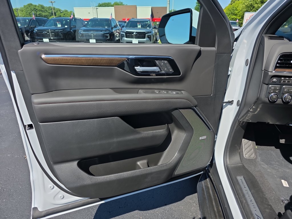 New 2026 Chevrolet Suburban High Country w/ Sun And Tow Package AWD/4WD image 10