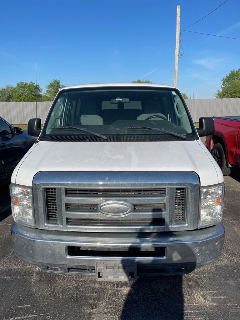 Used 2014 Ford E-350 and Econoline 350 XLT image 2