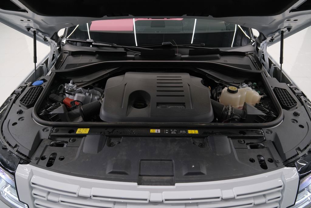 Used 2025 Land Rover Range Rover SE image 61
