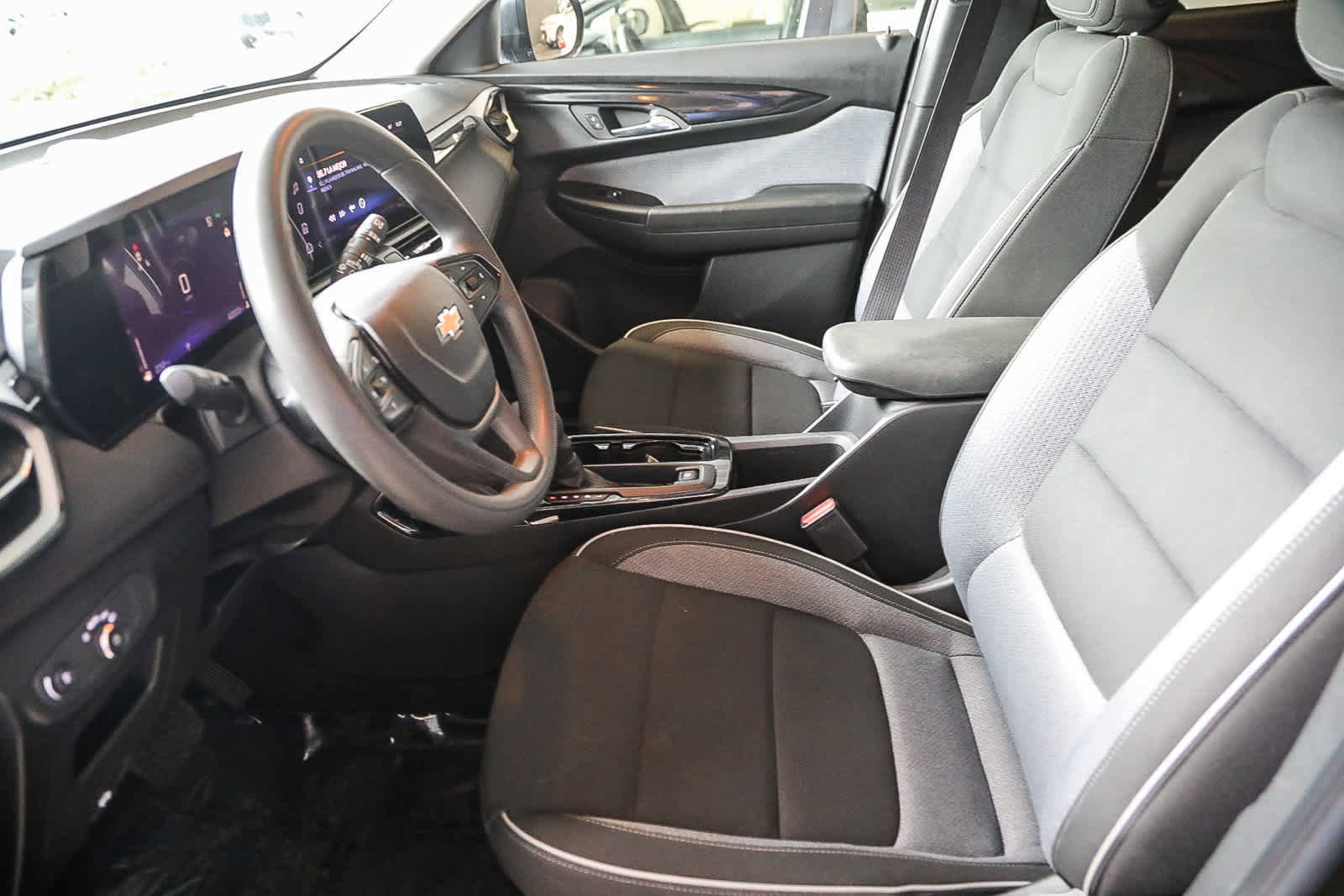 Used 2024 Chevrolet TrailBlazer LS image 17