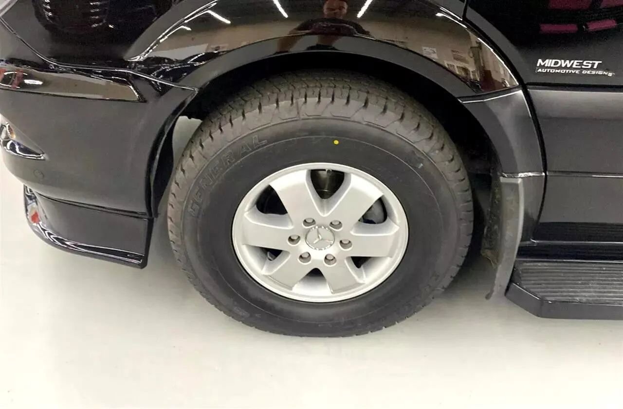 Used 2016 Mercedes-Benz Sprinter 2500 image 28