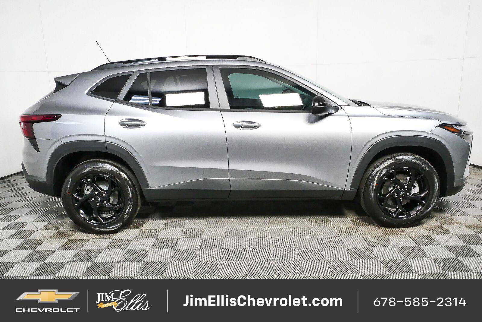 New 2026 Chevrolet Trax LT w/ Driver Confidence Package FWD image 2