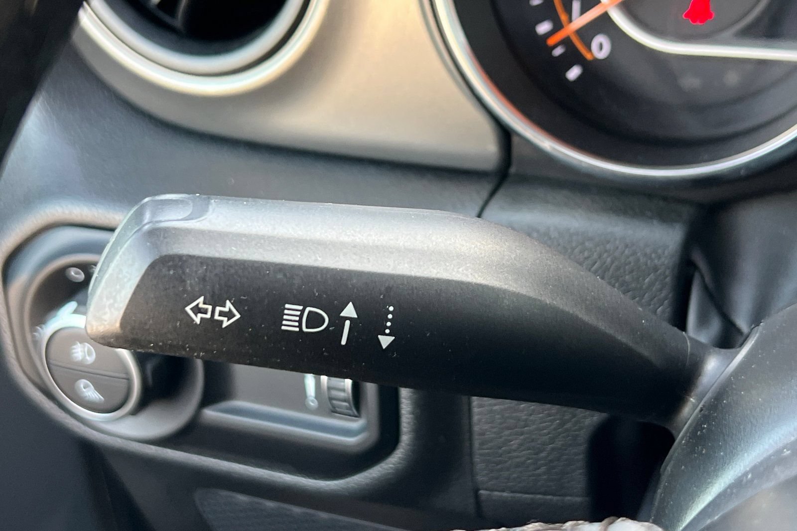 Used 2023 Jeep Gladiator Sport AWD/4WD image 32