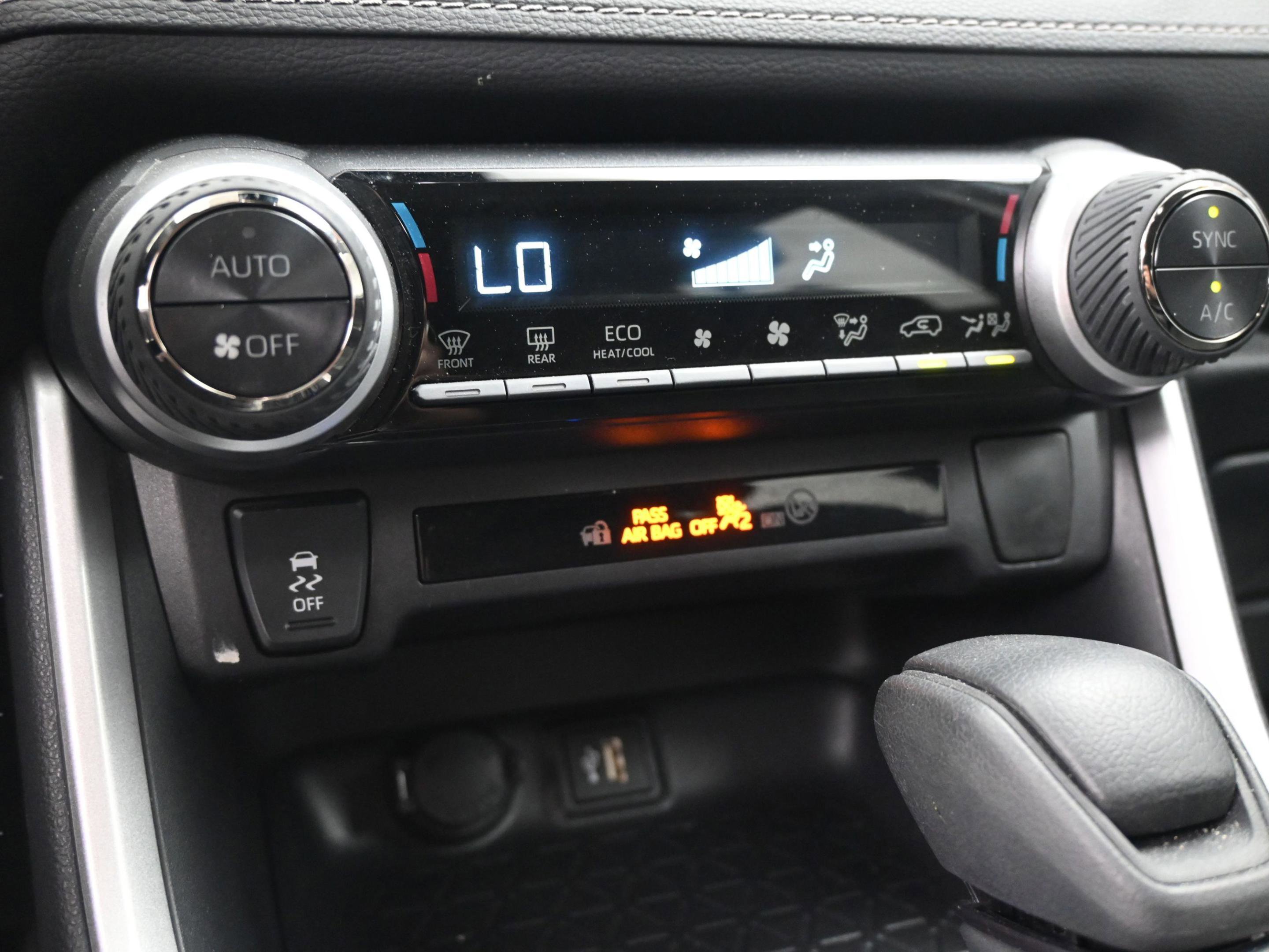 Certified 2025 Toyota RAV4 XLE AWD/4WD image 30