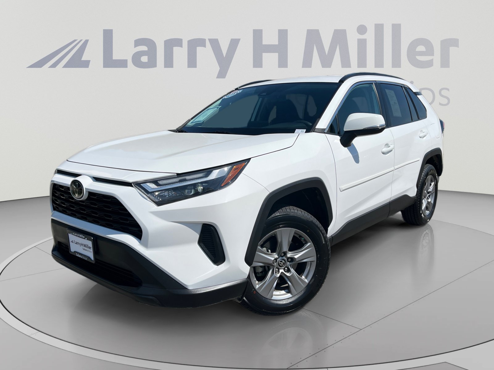 Used 2022 Toyota RAV4 XLE AWD/4WD image 1