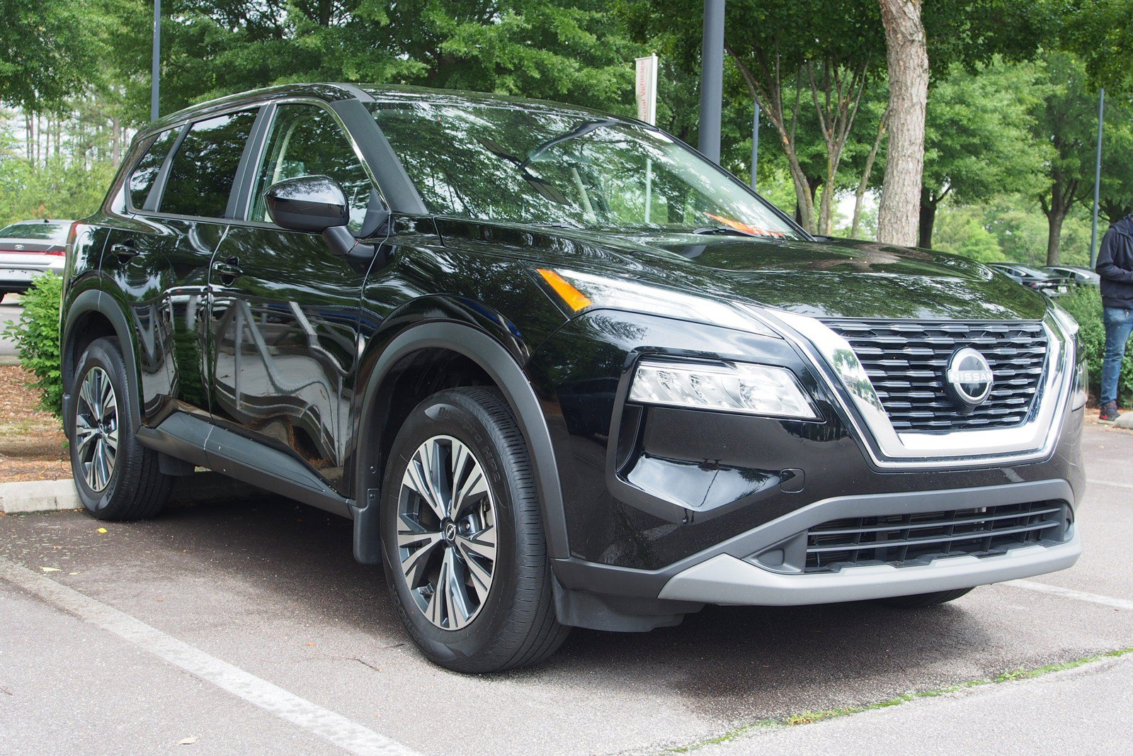 Used 2023 Nissan Rogue SV AWD/4WD image 1