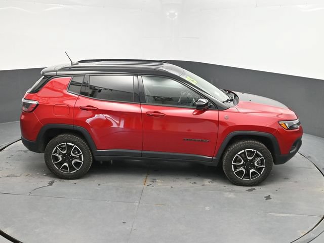 Used 2025 Jeep Compass Trailhawk AWD/4WD image 36
