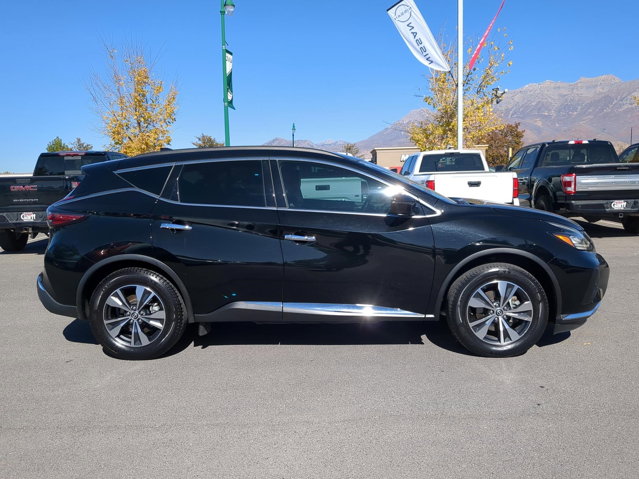 Used 2023 Nissan Murano SV image 2