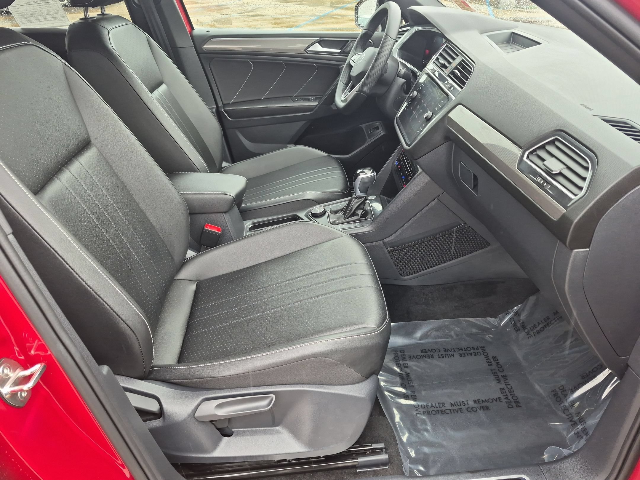 Used 2024 Volkswagen Tiguan SE R-Line w/ MDO Package, Two-Row AWD/4WD image 30