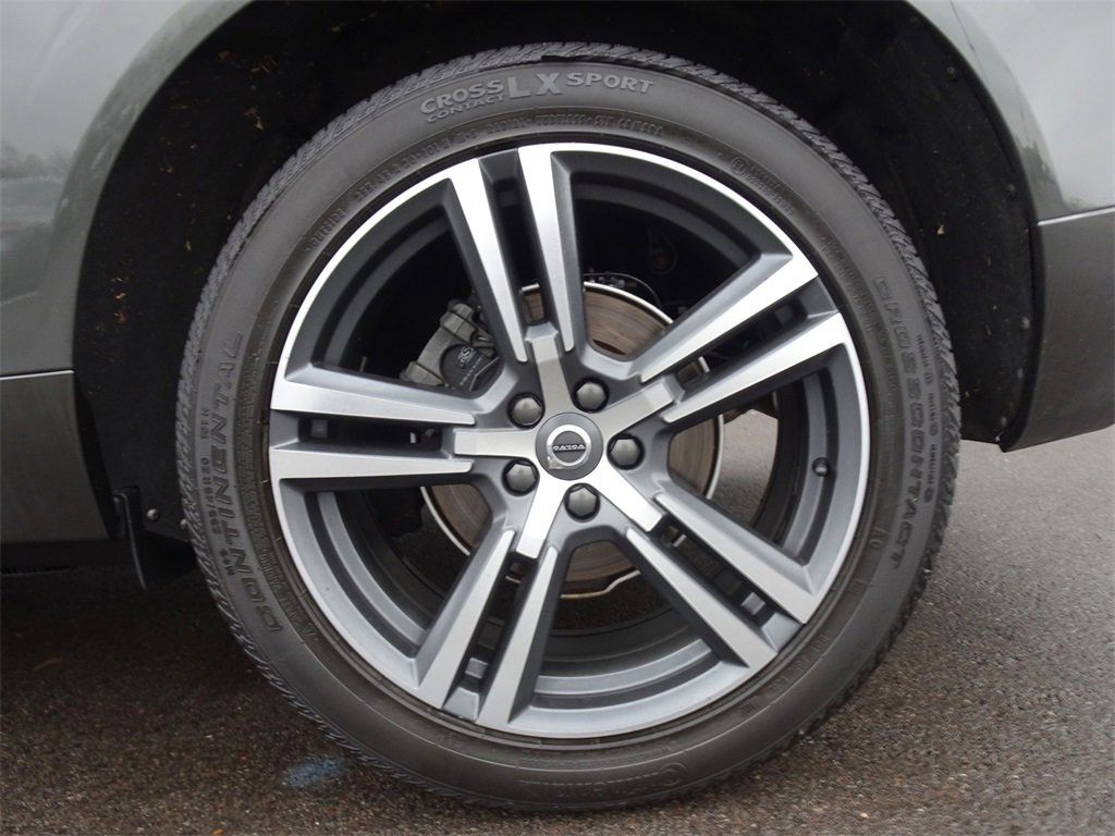 Used 2019 Volvo XC60 T5 Momentum w/ Multimedia Package image 25