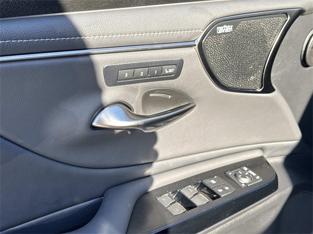 Certified 2025 Lexus ES 300h Ultra Luxury image 18