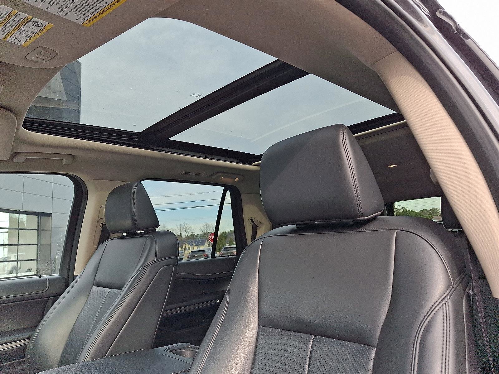 Used 2023 Ford Expedition Max XLT image 15