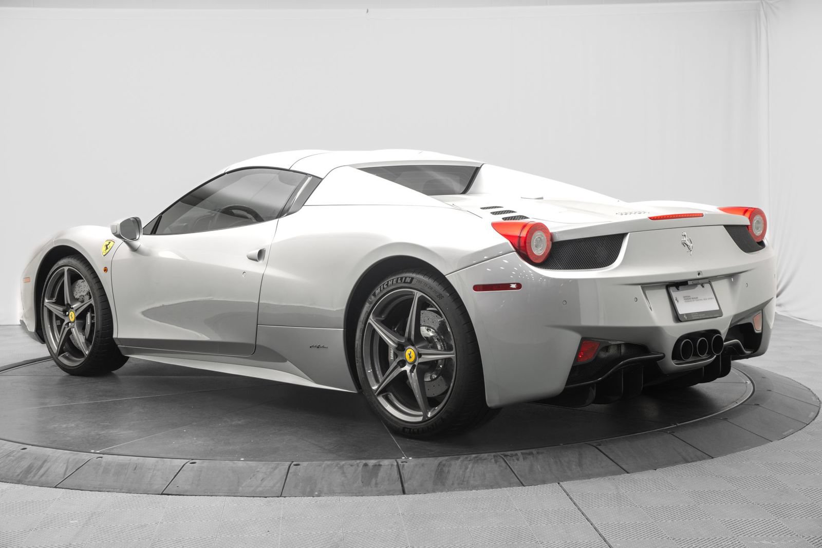 Used 2012 Ferrari 458 Spider RWD image 13