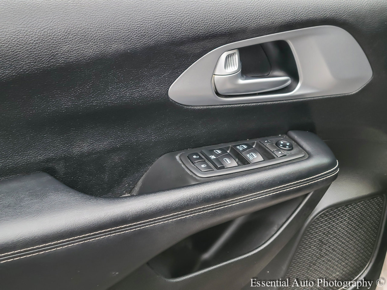 Used 2018 Chrysler Pacifica Touring Plus image 15