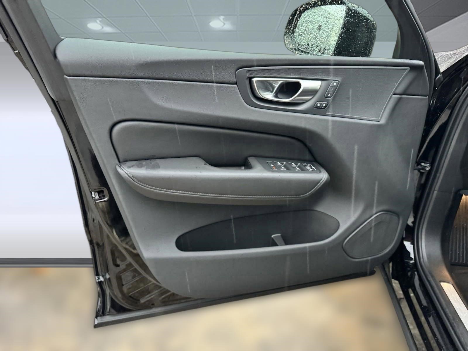 New 2024 Volvo XC60 B5 Core w/ Protection Package Premier AWD/4WD image 28