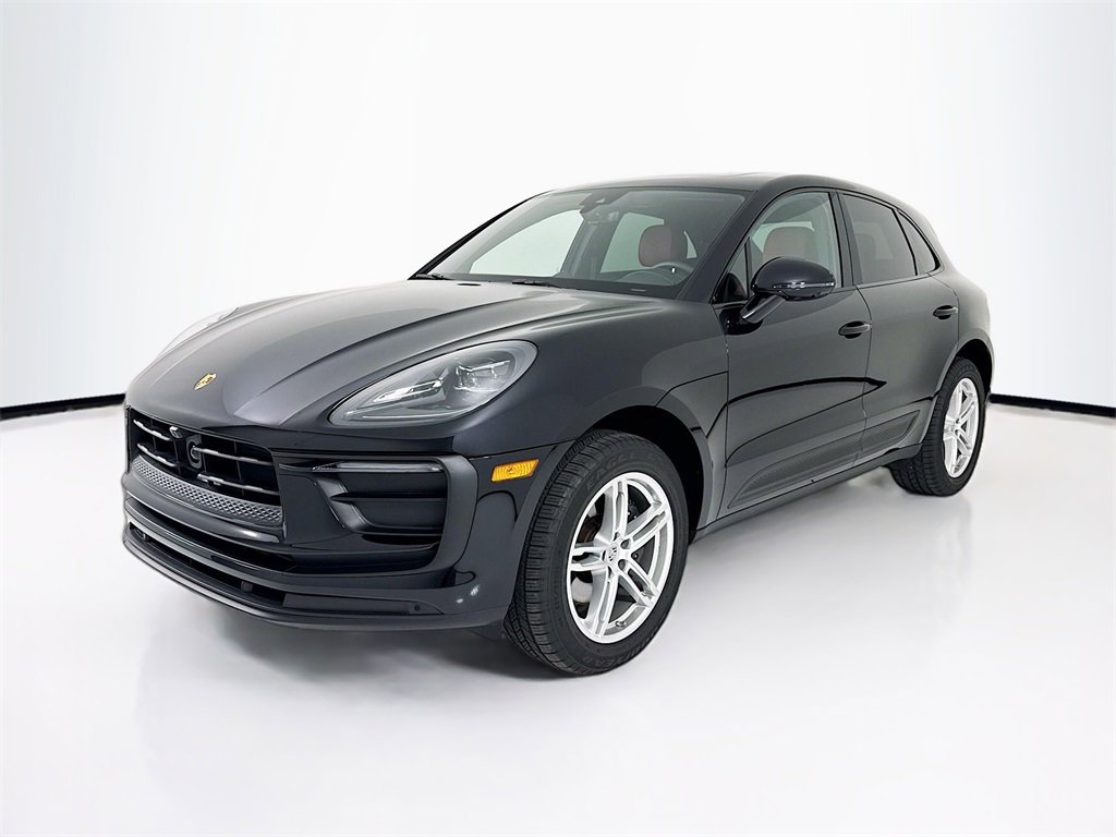 Used 2025 Porsche Macan image 1