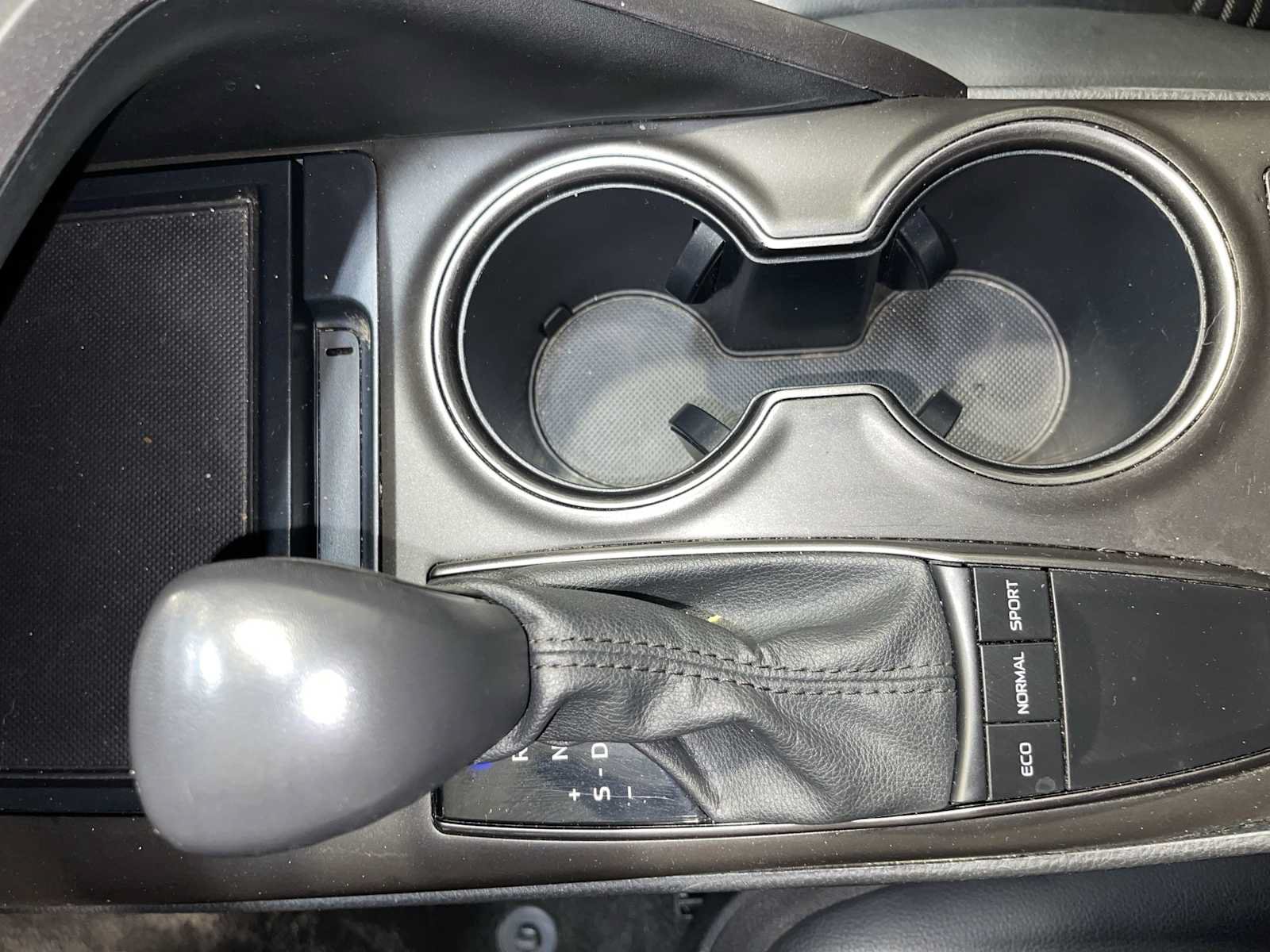 Used 2024 Toyota Camry SE w/ Cold Weather Package FWD image 17