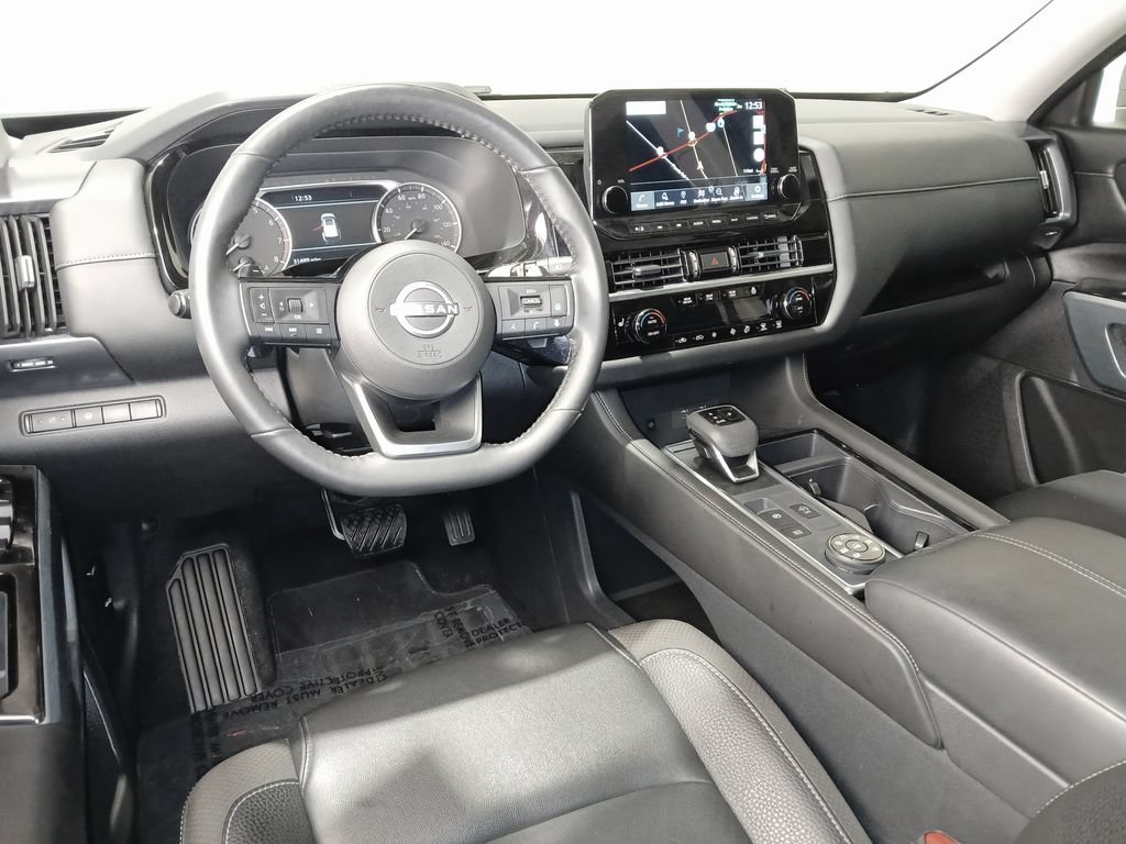 Used 2025 Nissan Pathfinder SL AWD/4WD image 9