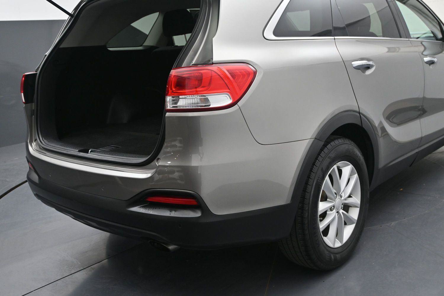 Used 2017 Kia Sorento AWD w/ LX Convenience Package image 14