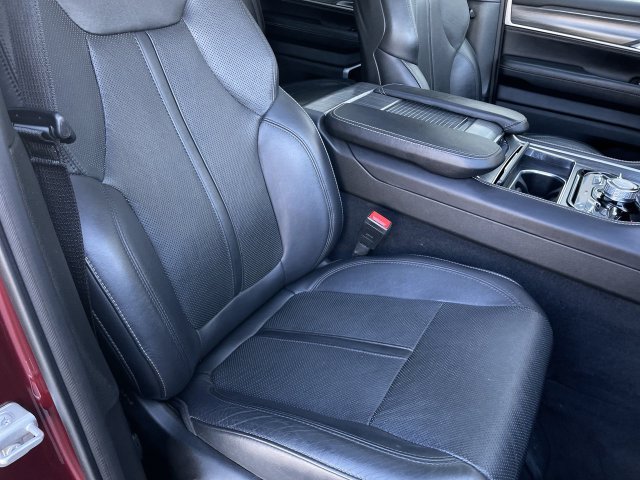 Used 2023 Jeep Wagoneer L Series III w/ Premium Group I AWD/4WD image 26