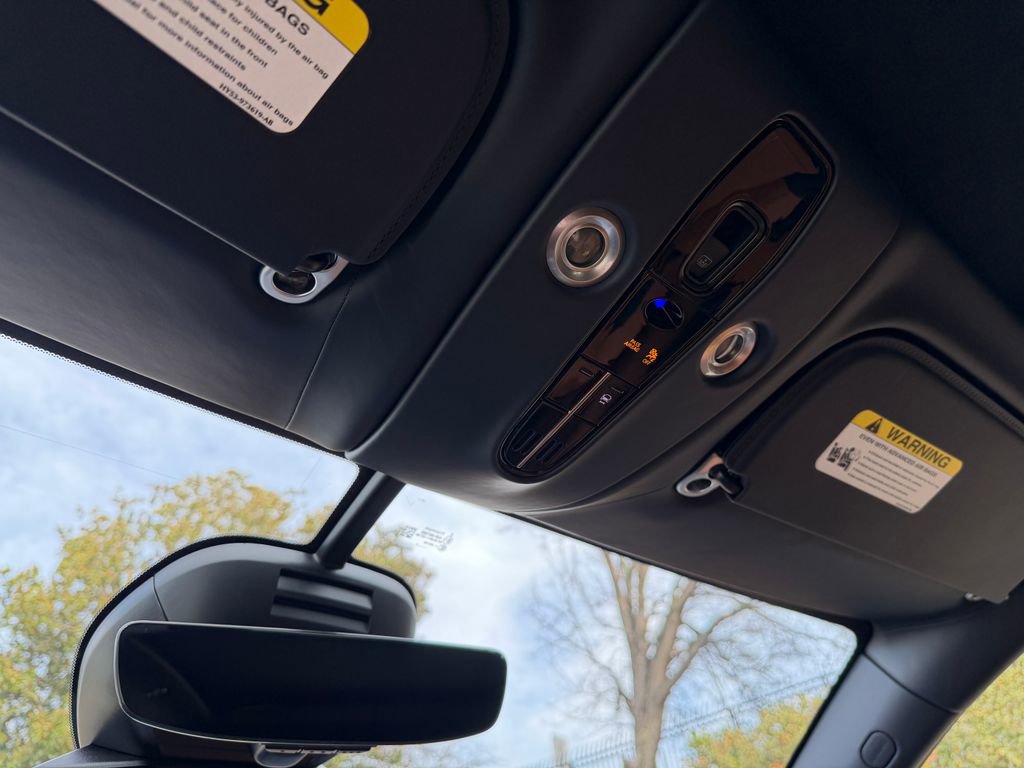 New 2026 Aston Martin DBX 707 image 39