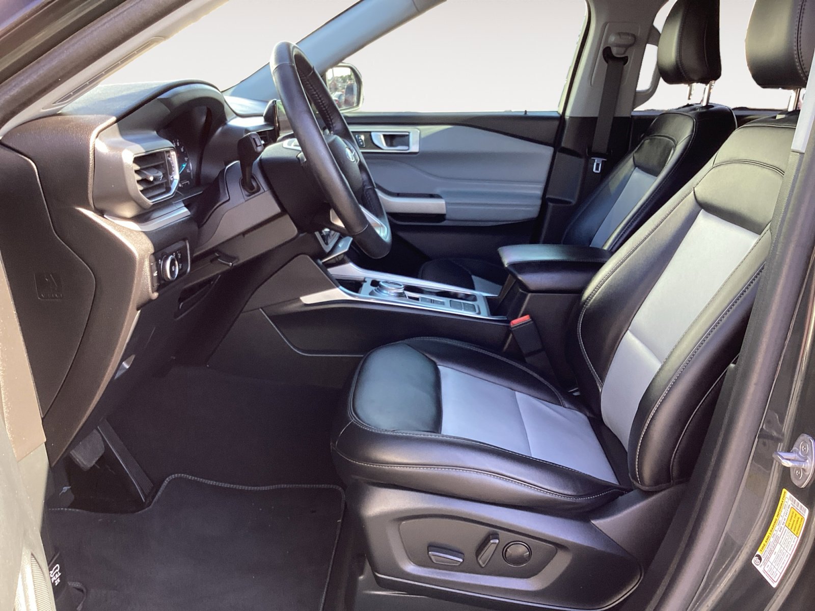 Used 2023 Ford Explorer XLT w/ Equipment Group 202A image 28