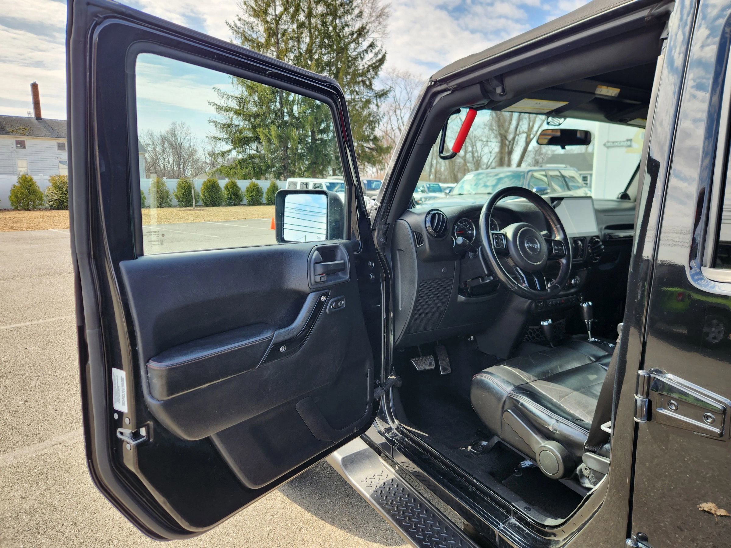 Used 2012 Jeep Wrangler Unlimited Sahara image 19
