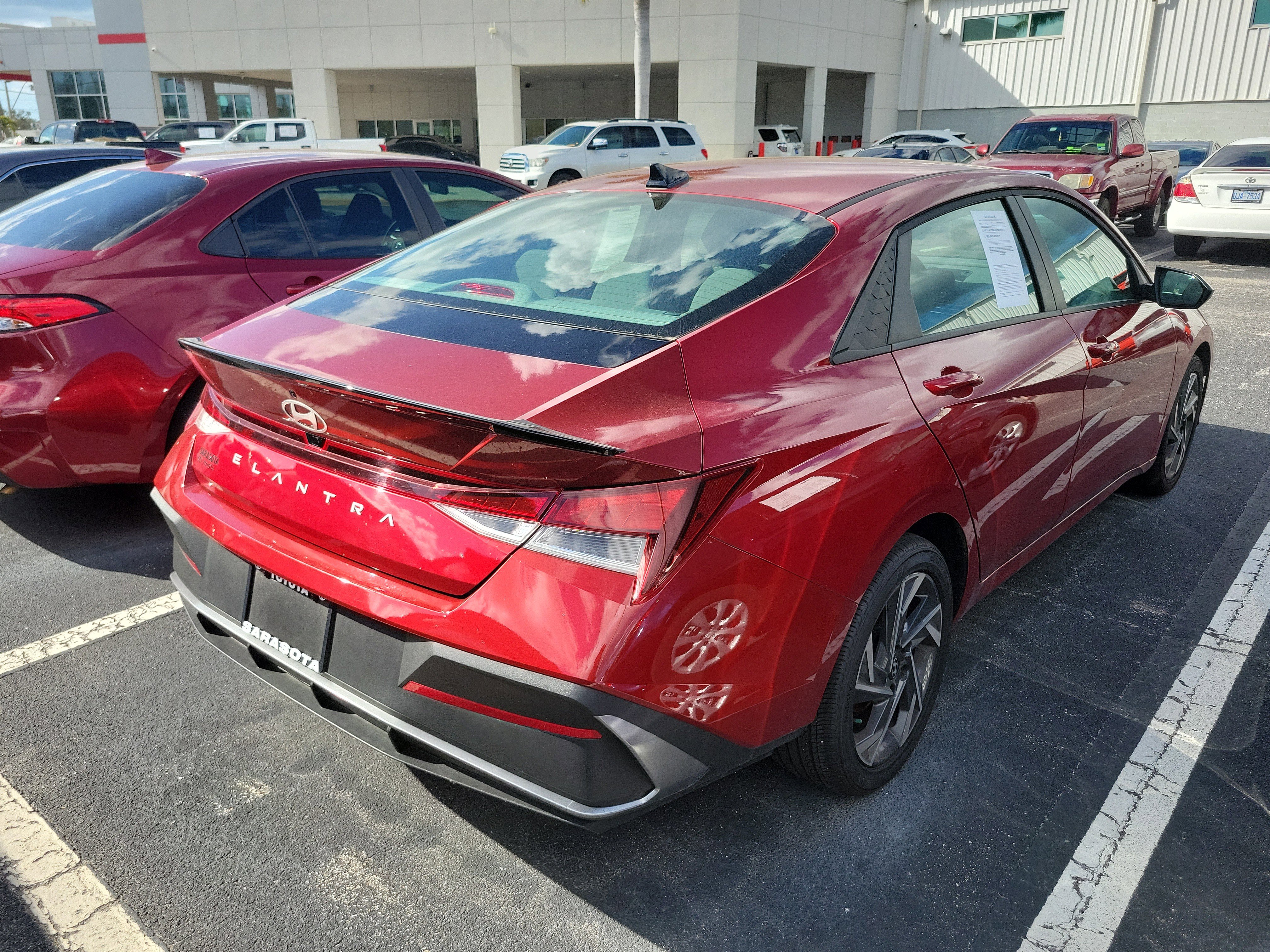 Used 2025 Hyundai Elantra Sport image 6