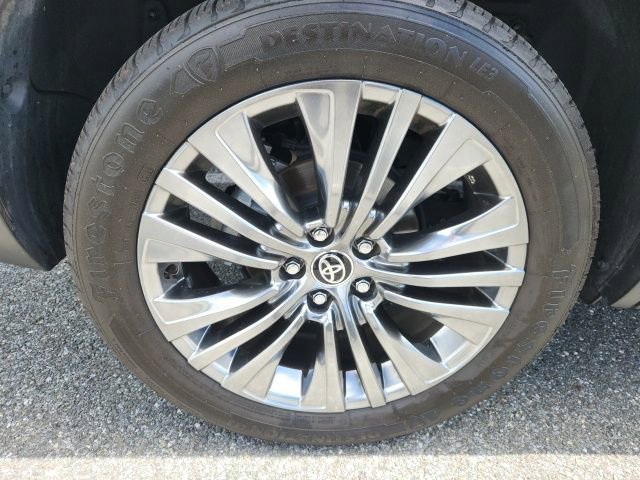 Used 2024 Toyota Venza XLE AWD/4WD image 15