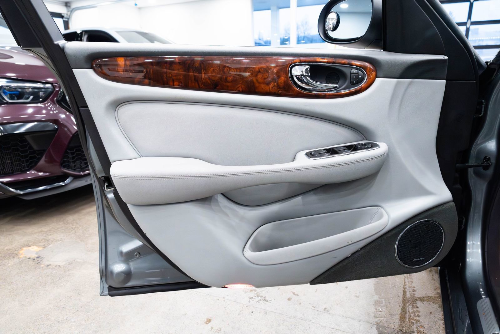 Used 2005 Jaguar XJ8 image 18