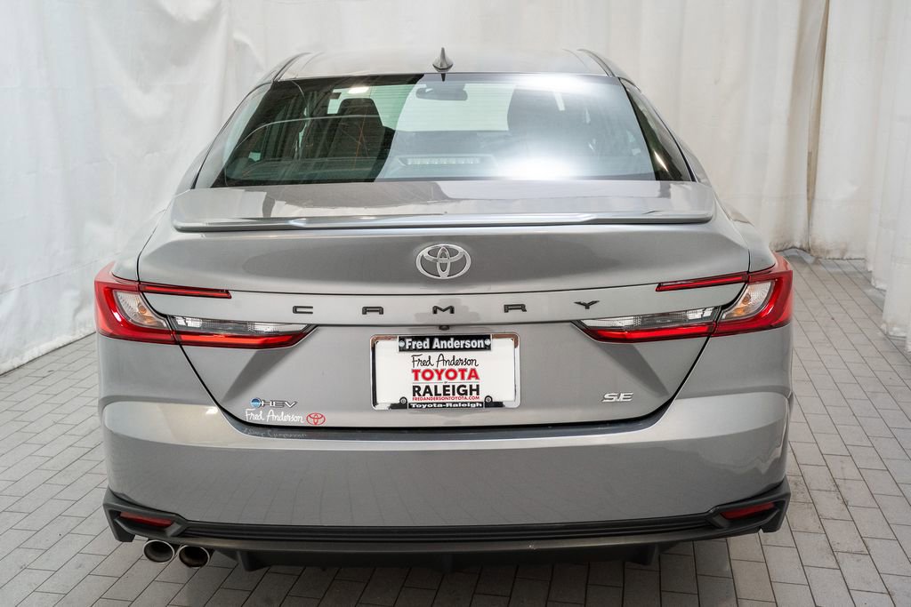 Used 2025 Toyota Camry SE image 4