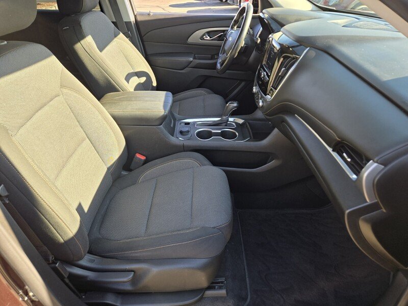 Used 2020 Chevrolet Traverse LT w/ LPO, Cargo Package FWD image 16