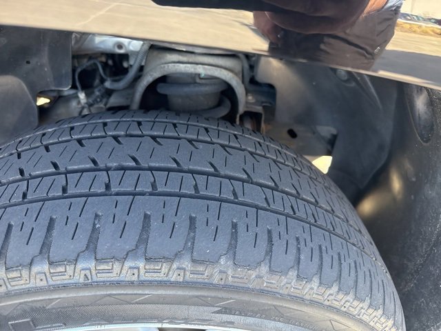 Used 2010 Chevrolet Avalanche LT w/ Texas Edition image 9