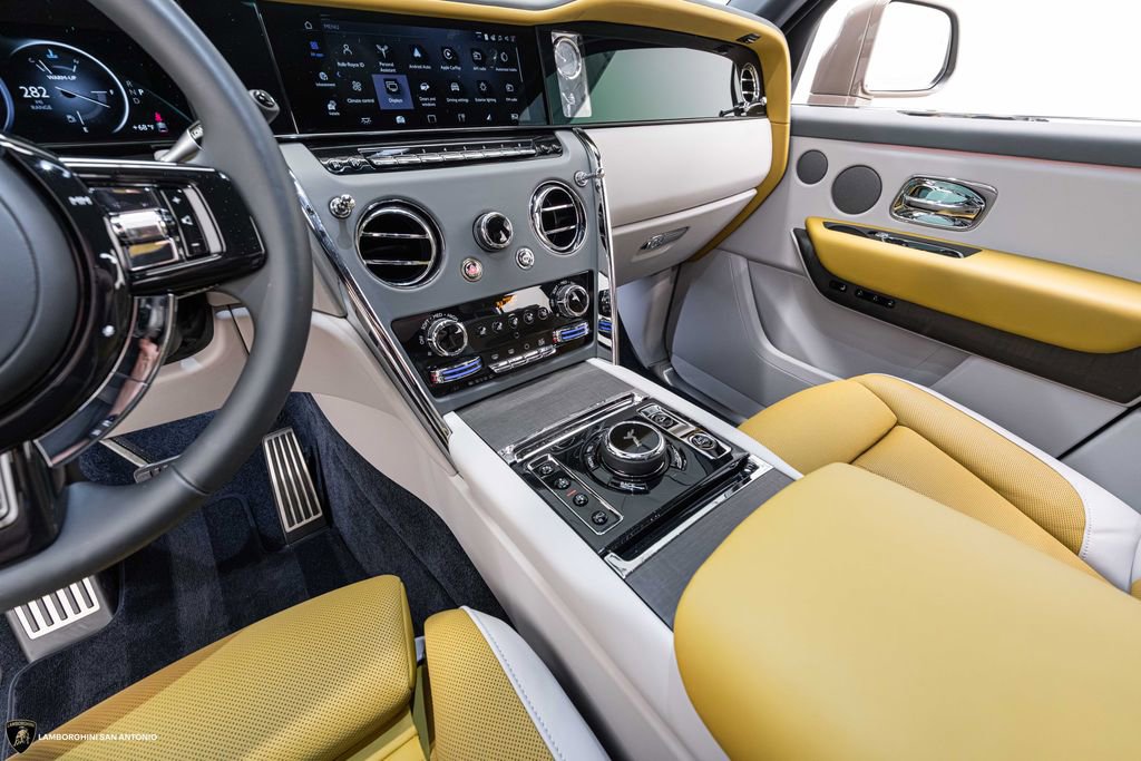 Used 2025 Rolls-Royce Cullinan w/ Dynamic Package image 45