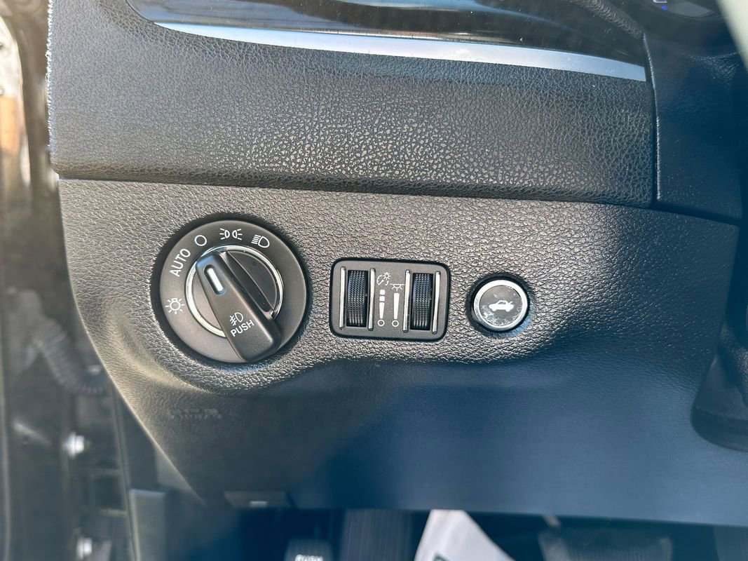 Used 2019 Chrysler 300 S image 21