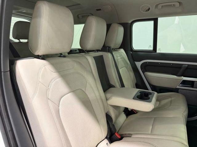 Used 2024 Land Rover Defender 130 S image 81