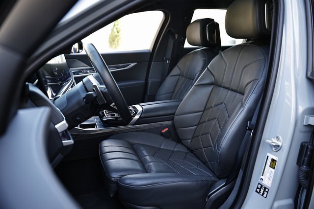 Used 2025 BMW 740i xDrive image 21