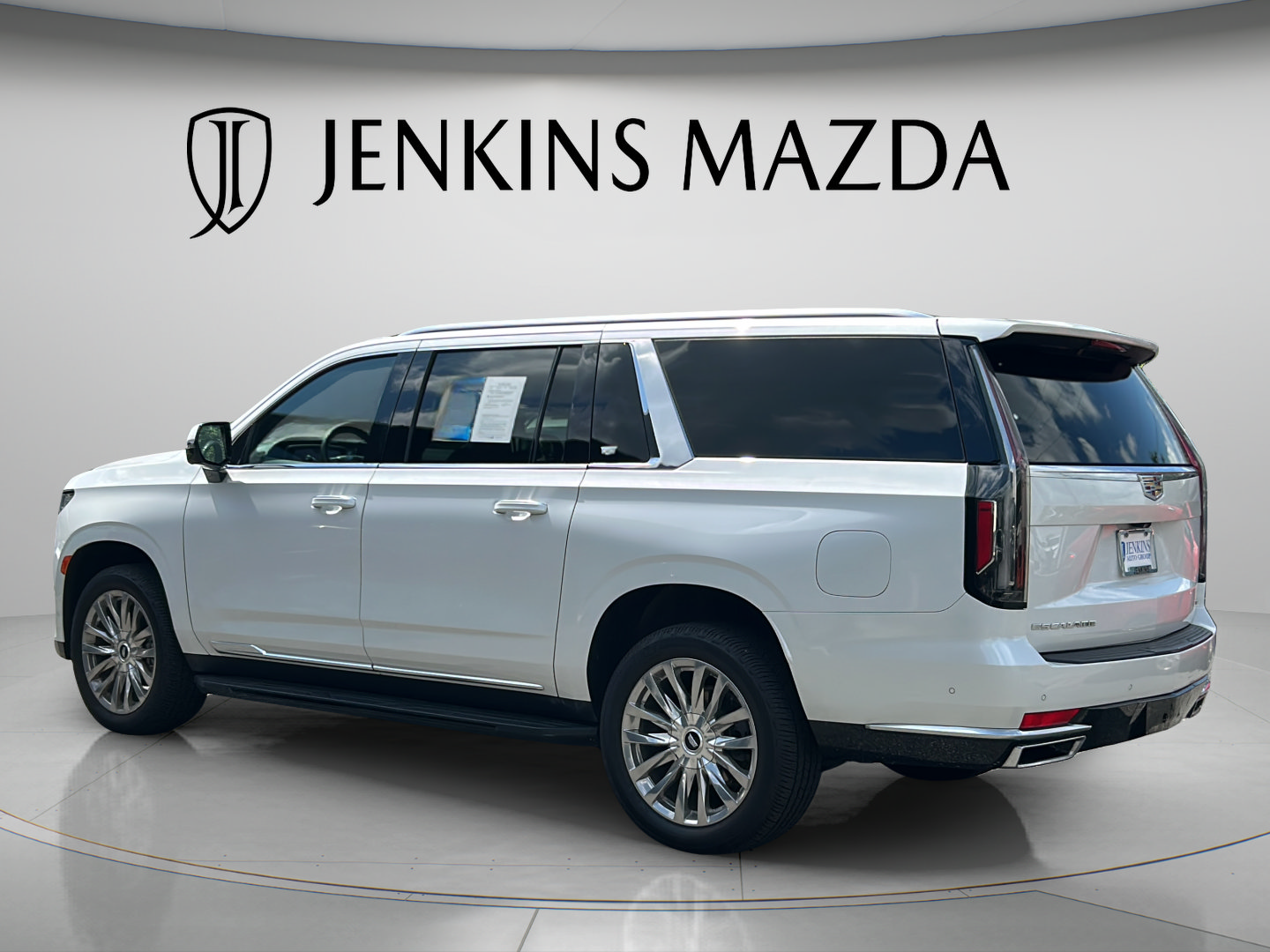 Used 2022 Cadillac Escalade ESV Premium Luxury RWD image 6