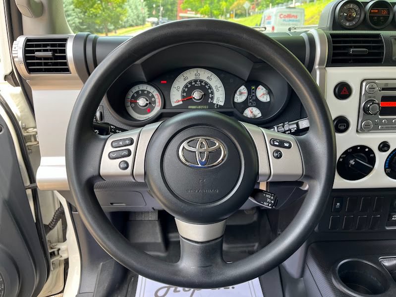 Used 2014 Toyota FJ Cruiser 4WD w/ Convenience Package image 12