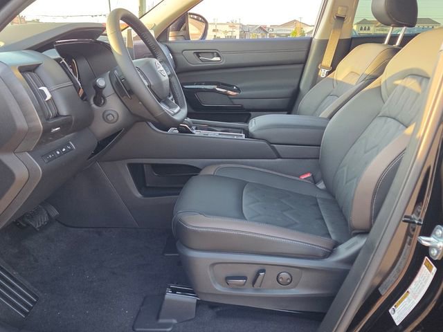New 2026 Nissan Pathfinder Platinum w/ Cargo Package FWD image 5