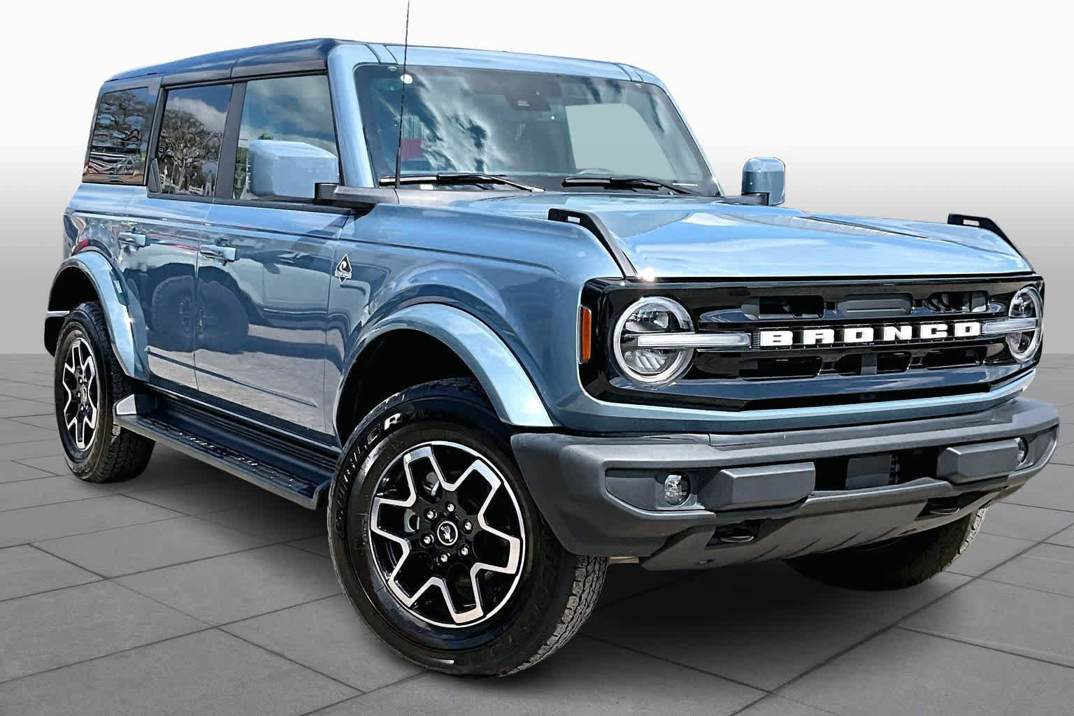 Certified 2025 Ford Bronco Outer Banks image 3