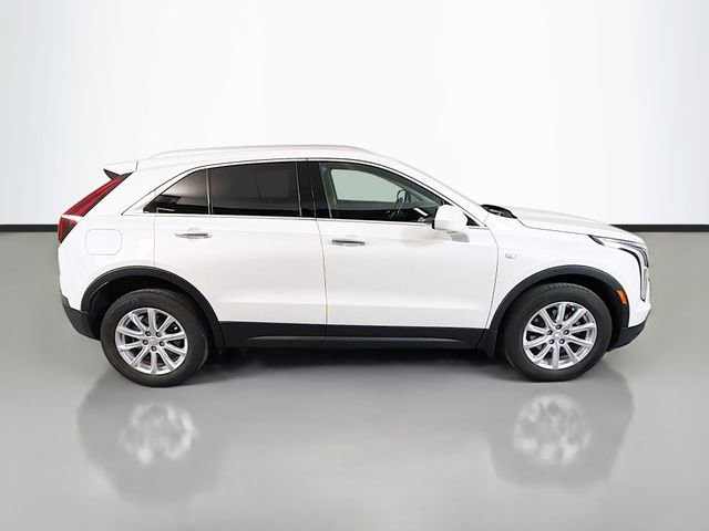 Used 2023 Cadillac XT4 Luxury w/ Cold Weather Package AWD/4WD image 8