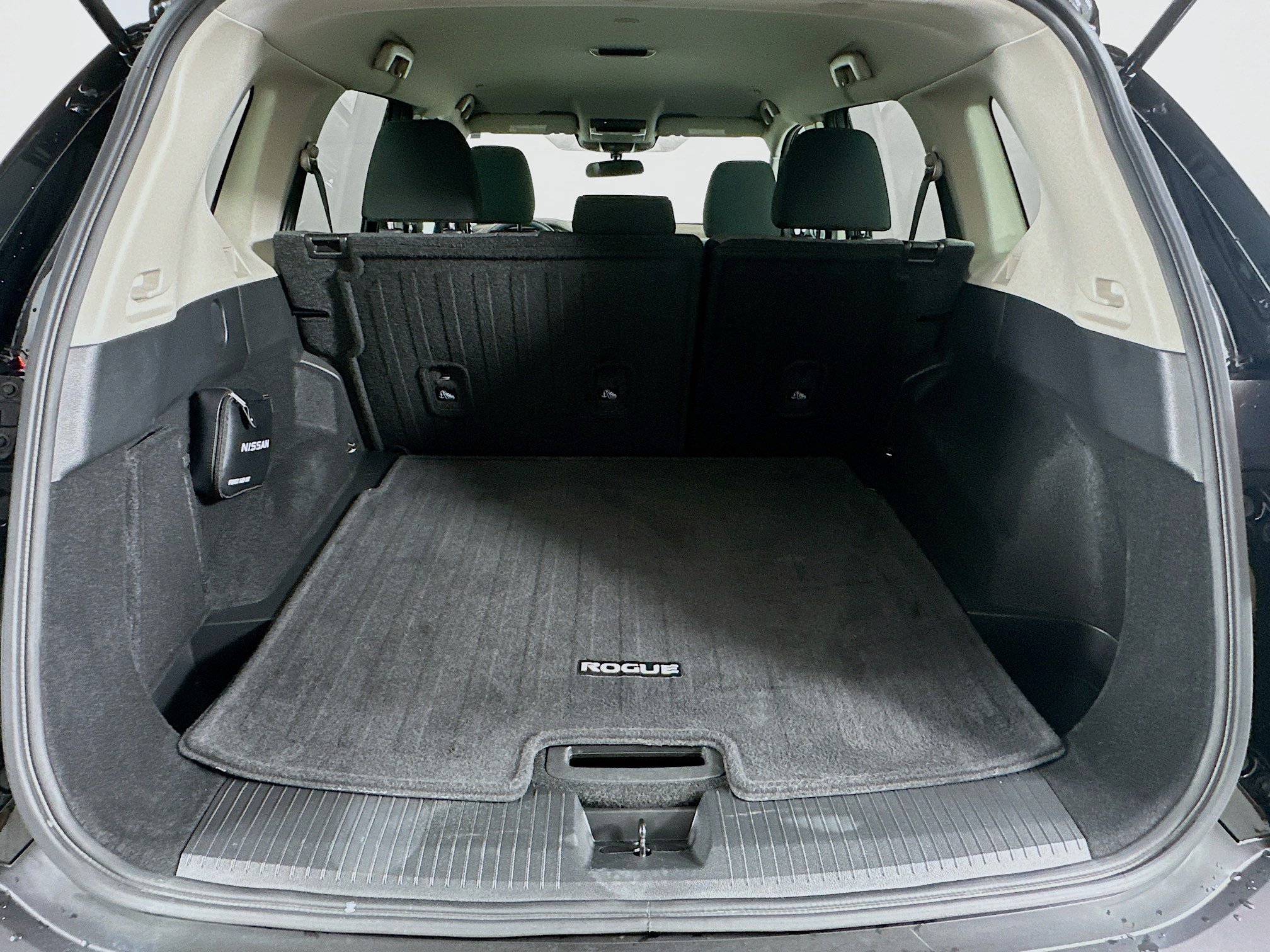 Used 2023 Nissan Rogue SV image 28