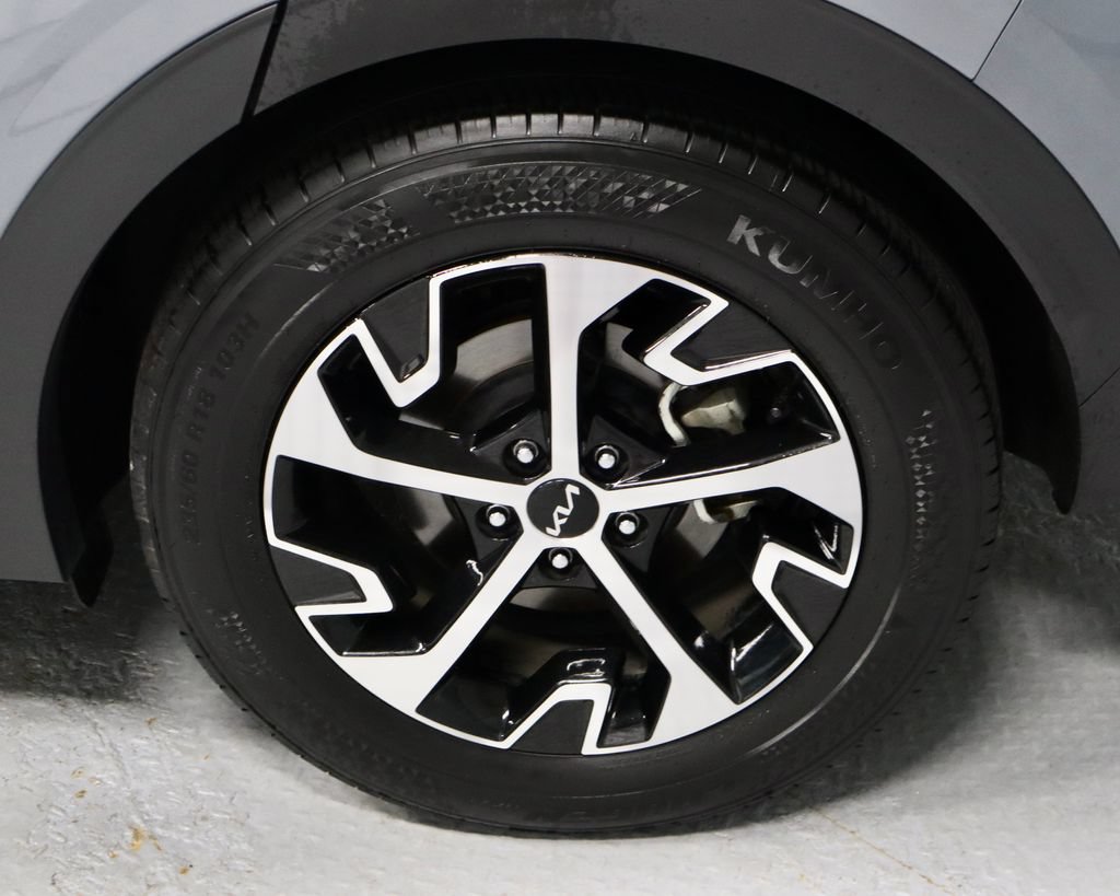 Used 2025 Kia Sportage EX w/ Premium Package FWD image 19